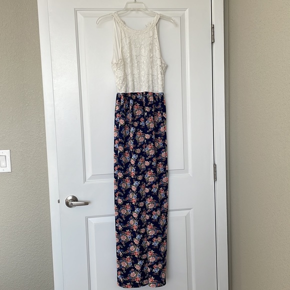 Francesca’s Emrey Floral Lace Boho Jumpsuit - Picture 5 of 11